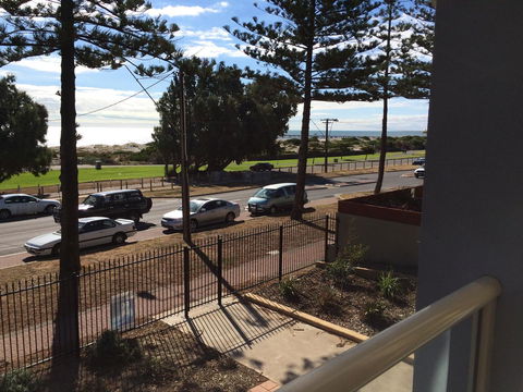 Adelaide - Semaphore Beach Front - Accommodation Rockhampton 27