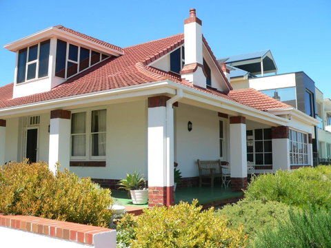 Brighton Beach House - Accommodation Rockhampton 0