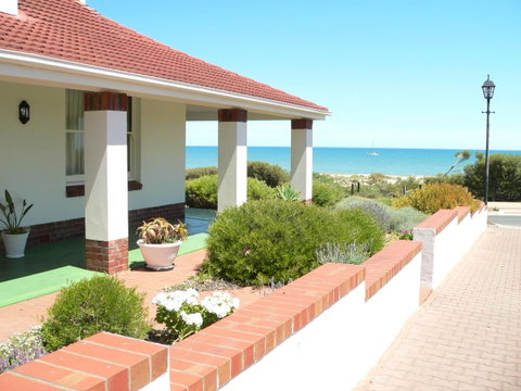 Brighton Beach House - Accommodation Rockhampton 1