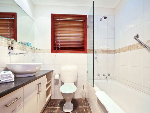 Wine And Roses Bed And Breakfast - Accommodation Rockhampton 1