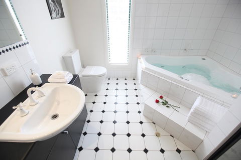 Wine And Roses Bed And Breakfast - Accommodation Rockhampton 11