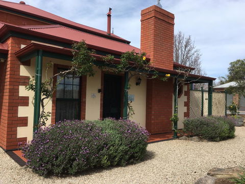 Wine And Roses Bed And Breakfast - Accommodation Rockhampton 14
