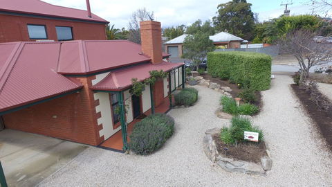 Wine And Roses Bed And Breakfast - Accommodation Rockhampton 13