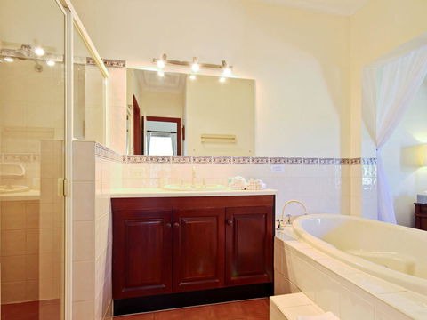 Wine And Roses Bed And Breakfast - Accommodation Rockhampton 18