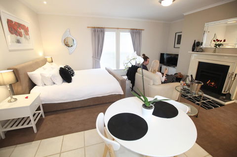 Wine And Roses Bed And Breakfast - Accommodation Rockhampton 10