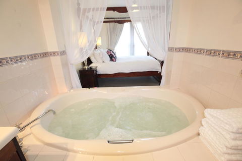 Wine And Roses Bed And Breakfast - Accommodation Rockhampton 15