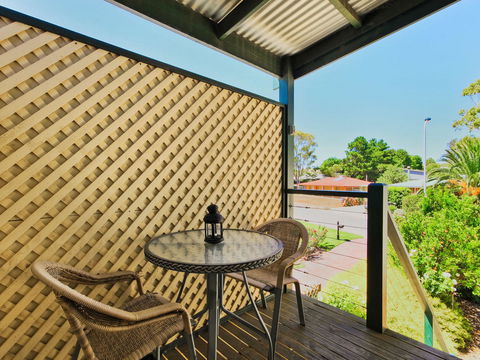 Wine And Roses Bed And Breakfast - Accommodation Rockhampton 12