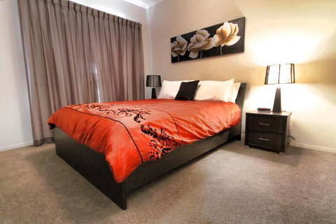Casavino Luxury Villa - Accommodation Rockhampton 32