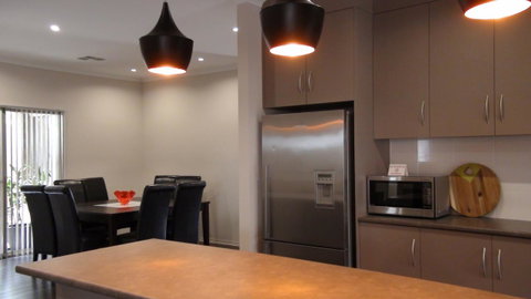 Casavino Luxury Villa - Accommodation Rockhampton 13
