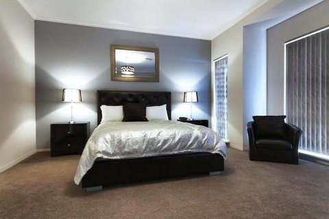Casavino Luxury Villa - Accommodation Rockhampton 29