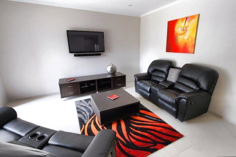 Casavino Luxury Villa - Accommodation Rockhampton 24