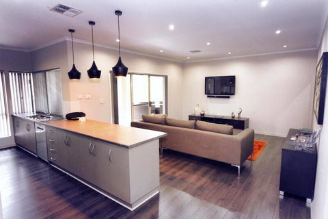 Casavino Luxury Villa - Accommodation Rockhampton 35