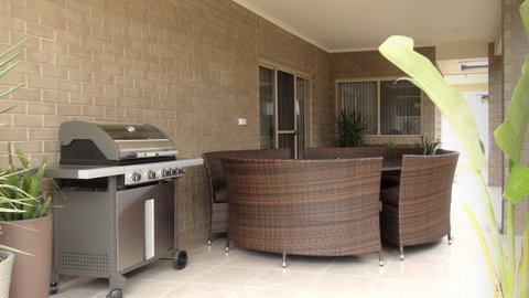 Casavino Luxury Villa - Accommodation Rockhampton 12