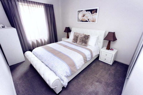 Casavino Luxury Villa - Accommodation Rockhampton 6