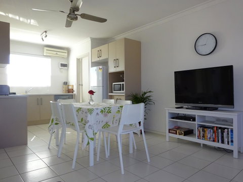 Selene Holiday Apartment @West Beach - Accommodation Rockhampton 9