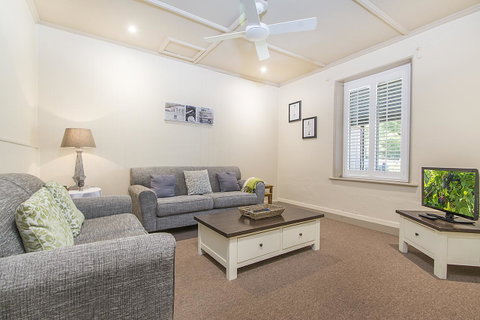 Stoneleigh Cottage Bed And Breakfast - Accommodation Rockhampton 4