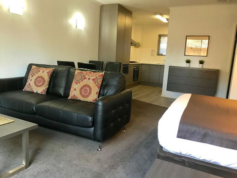 Adelaide DressCircle Apartments - Archer Street - Accommodation Rockhampton 2