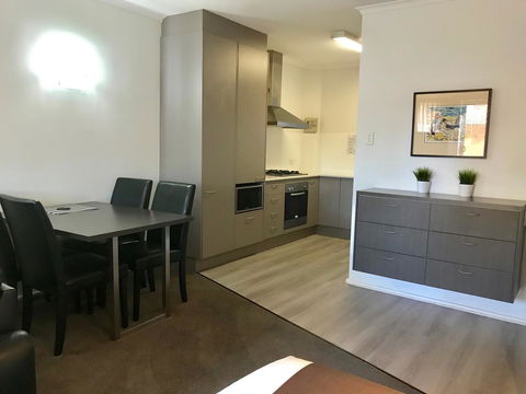 Adelaide DressCircle Apartments - Archer Street - Accommodation Rockhampton 5