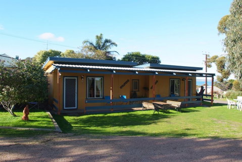 Casuarina Coastal Units - Accommodation Rockhampton 1
