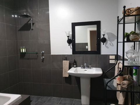 Amy\'s House Bed & Breakfast - Accommodation Rockhampton 4