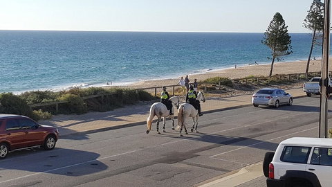 Beachside Escape On The Esplanade - Accommodation Rockhampton 4