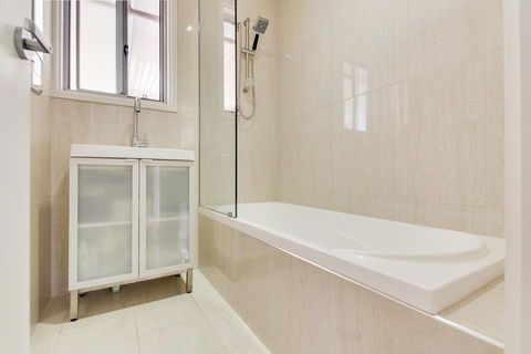 The Island House - Accommodation Rockhampton 5