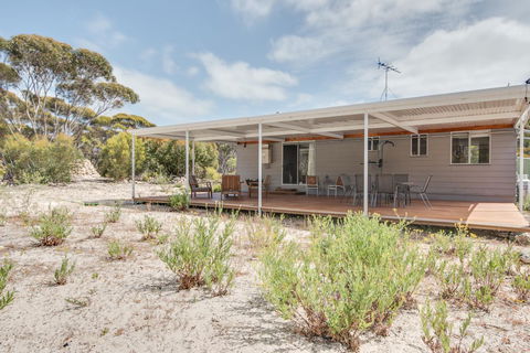 The Island House - Accommodation Rockhampton 6