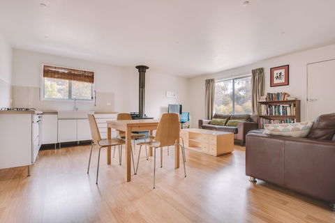 The Island House - Accommodation Rockhampton 2