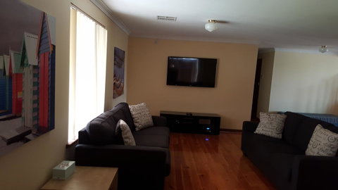 Breeze On Scenic - Accommodation Rockhampton 1