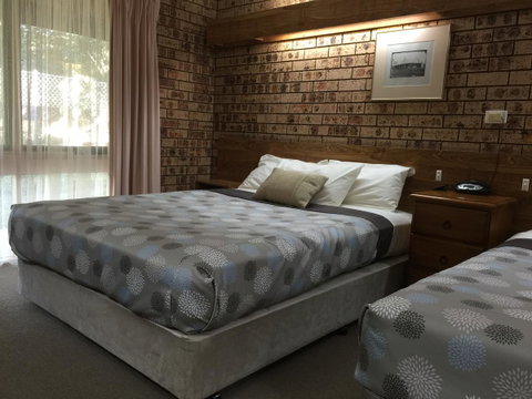 Ten Dollar Town Motel - Accommodation Rockhampton 32