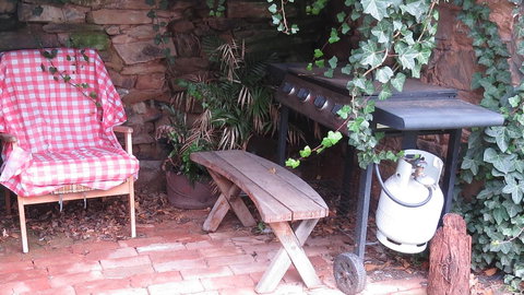 The Pig And Whistle - Accommodation Rockhampton 2