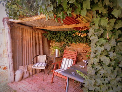 The Pig And Whistle - Accommodation Rockhampton 8