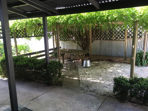 Hilltop Too - Accommodation Rockhampton 11