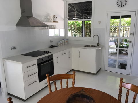 Hilltop Too - Accommodation Rockhampton 2