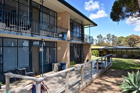 Longbeach Apartments - Accommodation Rockhampton 5