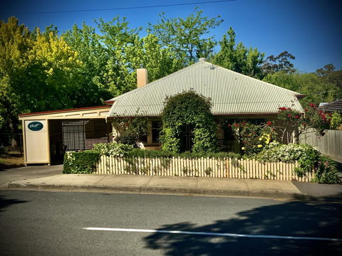 Oats Cottage - Accommodation Rockhampton 0