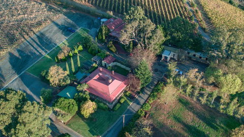 Vineyard Cottage BnB - Accommodation Rockhampton 1