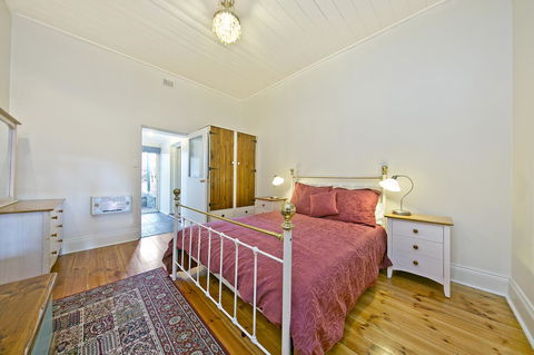 Vineyard Cottage BnB - Accommodation Rockhampton 2
