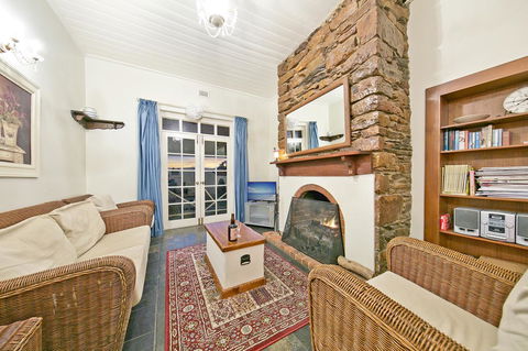 Vineyard Cottage BnB - Accommodation Rockhampton 3