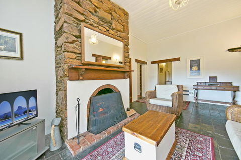 Vineyard Cottage BnB - Accommodation Rockhampton 14