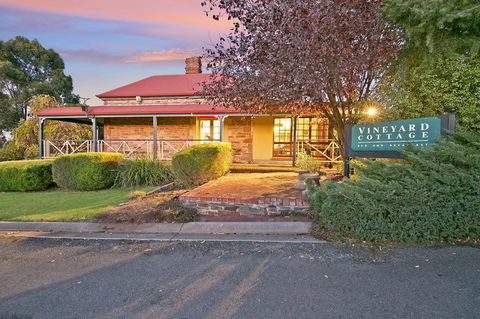 Vineyard Cottage BnB - Accommodation Rockhampton 8