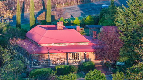 Vineyard Cottage BnB - Accommodation Rockhampton 0