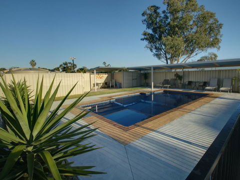 DBJ Holiday Units - Accommodation Rockhampton 2
