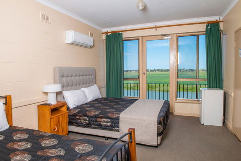 Tailem Bend Riverside Hotel - Accommodation Rockhampton 0