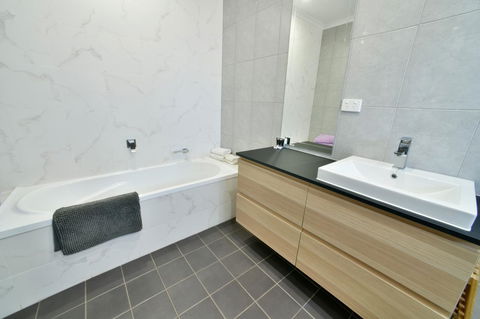 Great Northern Lodge - Accommodation Rockhampton 3