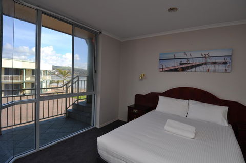 Hilton Beachfront Motel - Accommodation Rockhampton 34