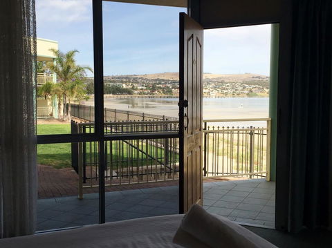 Hilton Beachfront Motel - Accommodation Rockhampton 18