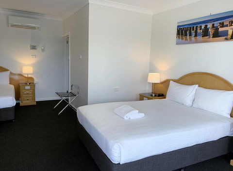 Hilton Beachfront Motel - Accommodation Rockhampton 2