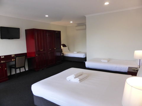 Hilton Beachfront Motel - Accommodation Rockhampton 35