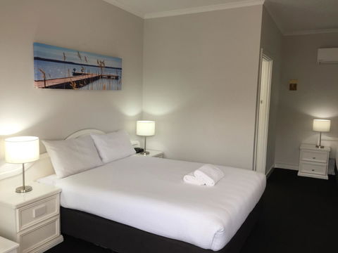 Hilton Beachfront Motel - Accommodation Rockhampton 5